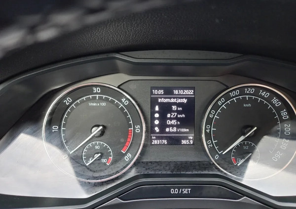 Skoda Superb cena 47900 przebieg: 298000, rok produkcji 2018 z Kutno małe 172